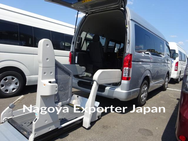 TOYOTA HIACE VAN