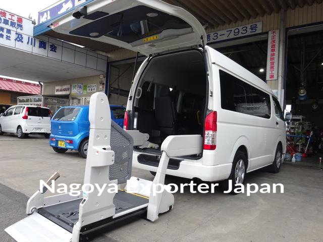 TOYOTA HIACE VAN