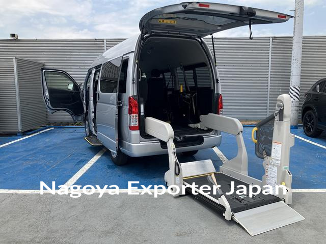 TOYOTA HIACE VAN